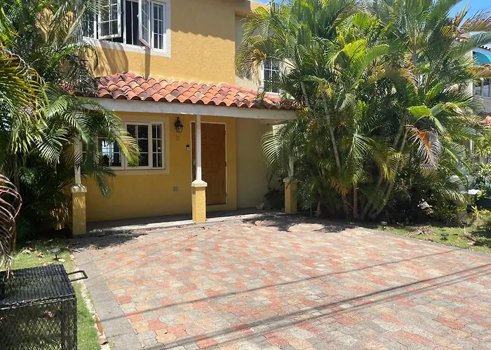 Free Airport Pickup 5 Minutes From Airport And Apartment