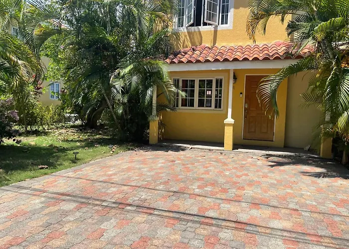 Free Airport Pickup 5 Minutes From Airport And Montego Bay